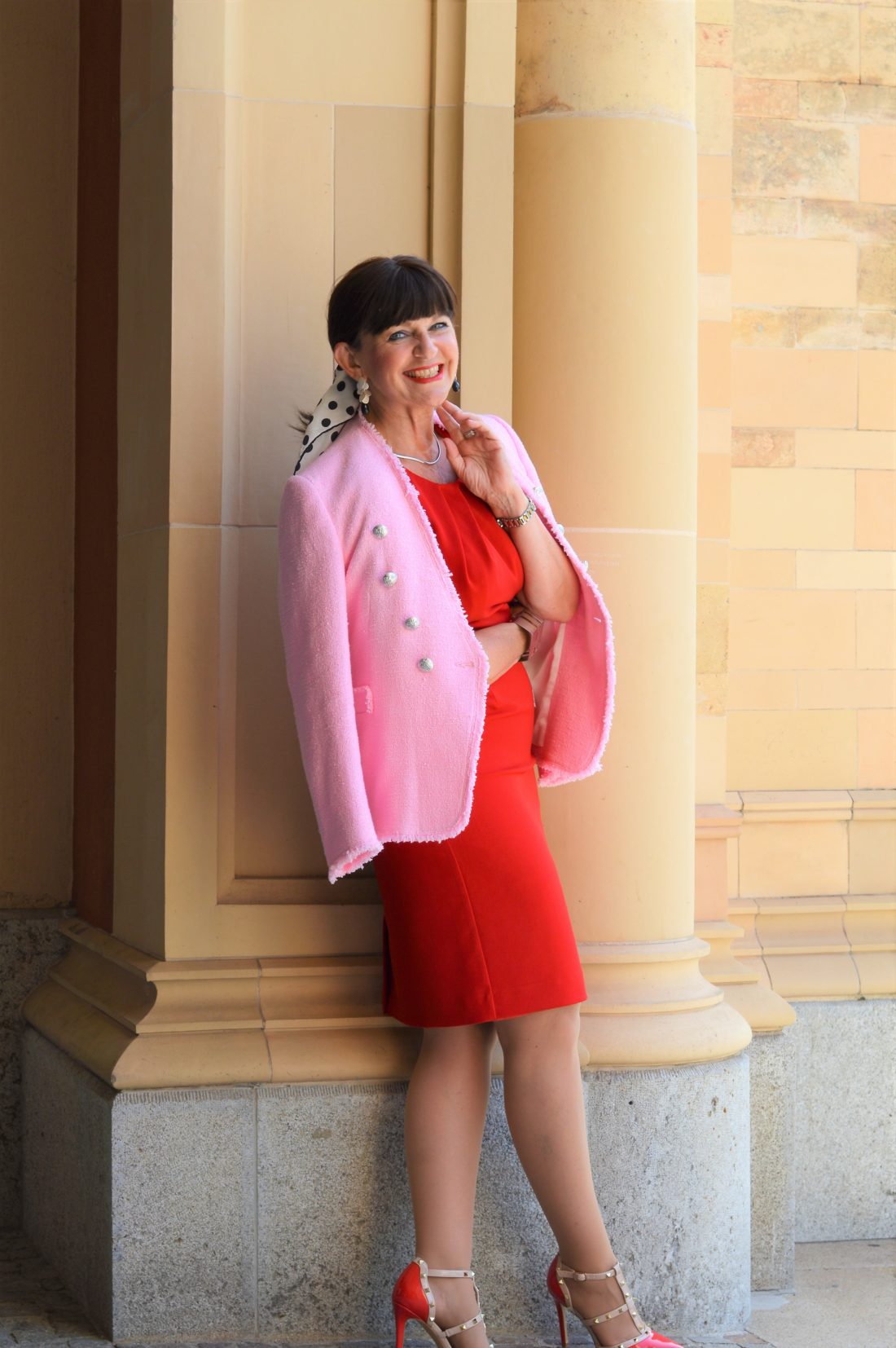 Rotes Sommerkleid mit Blazer
