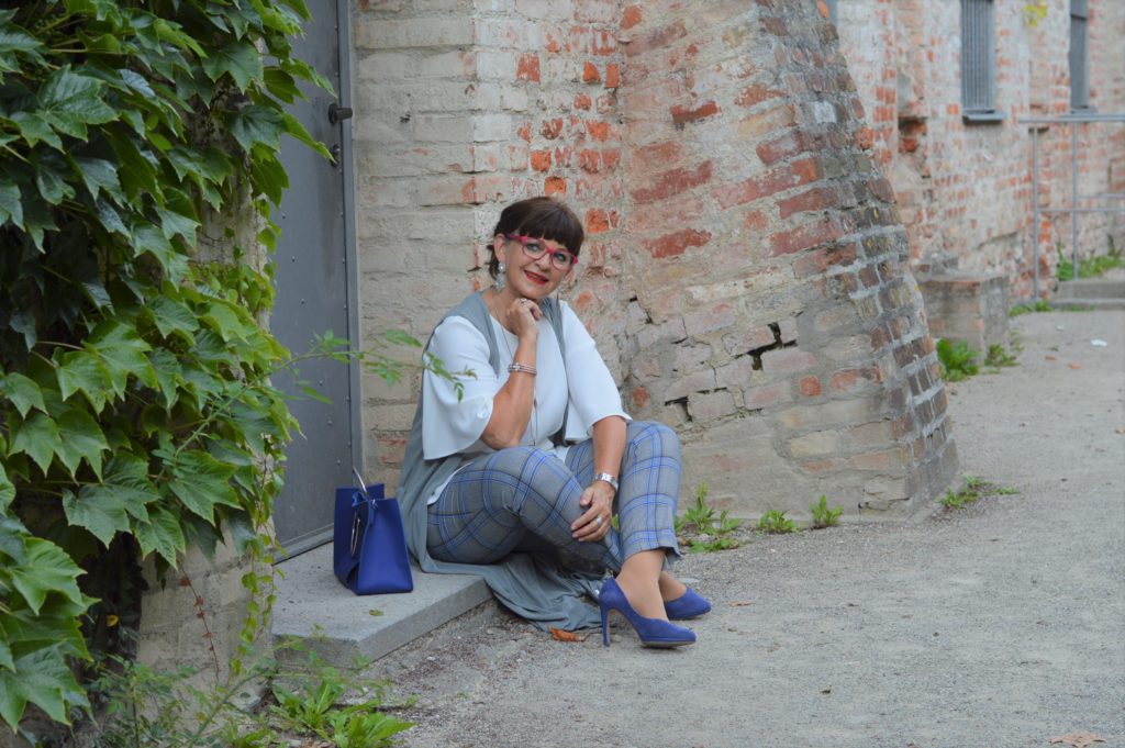 Lnage Weste kombiniert mit Karohose