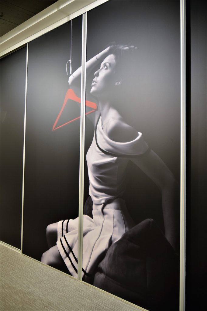 Schrankbild mit Foto