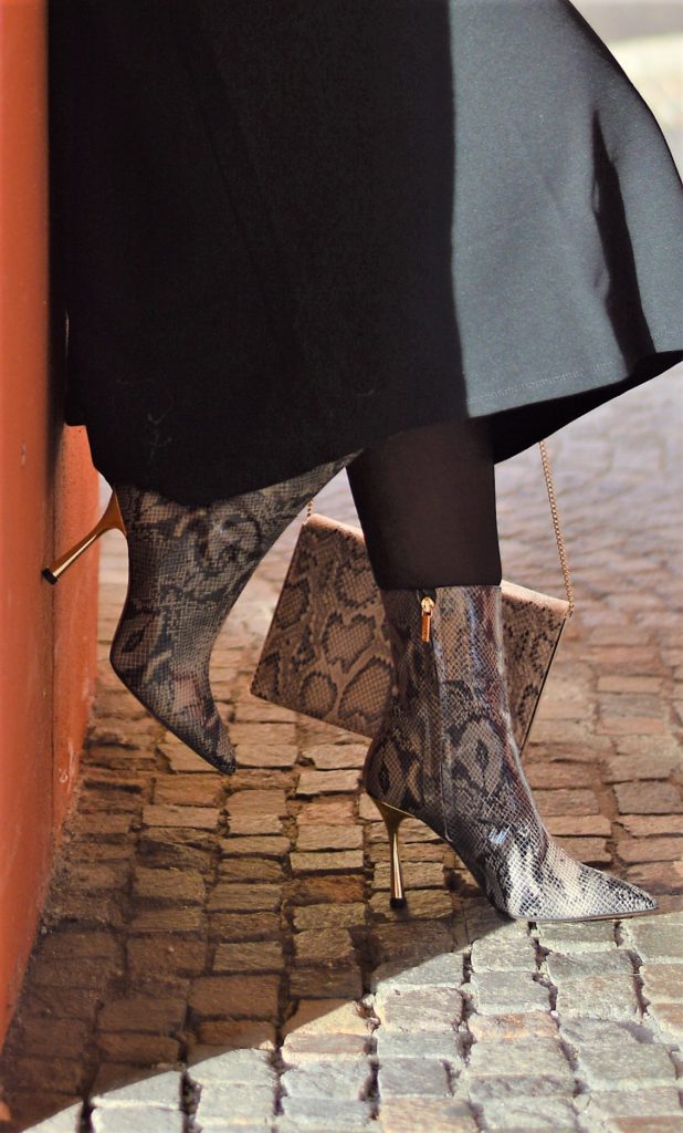 Stiefeletten zum schwarzen Rock