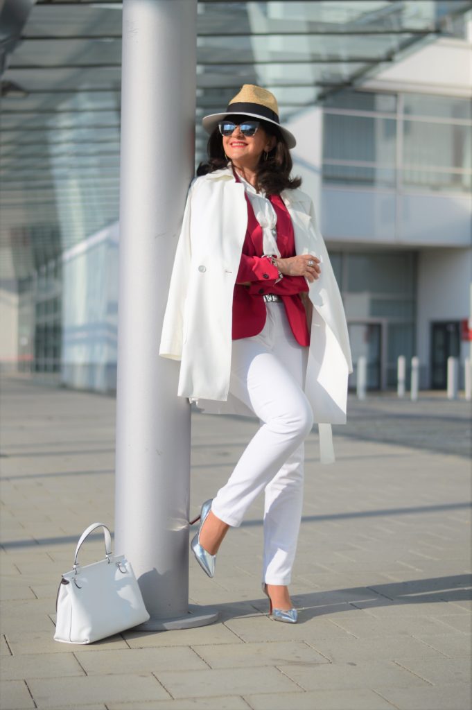 Pinker Blazer und Schluppenbluse