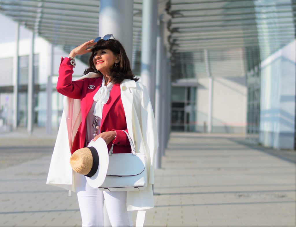 Zara Blazer in Pink mit weißer Jeans