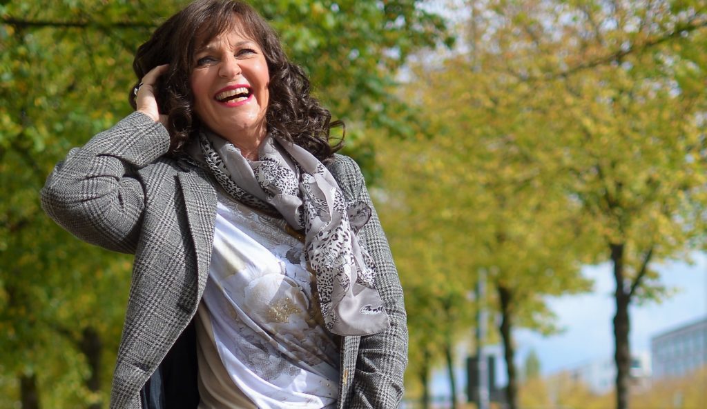 Funkelndes Shirt zum Hosenanzug