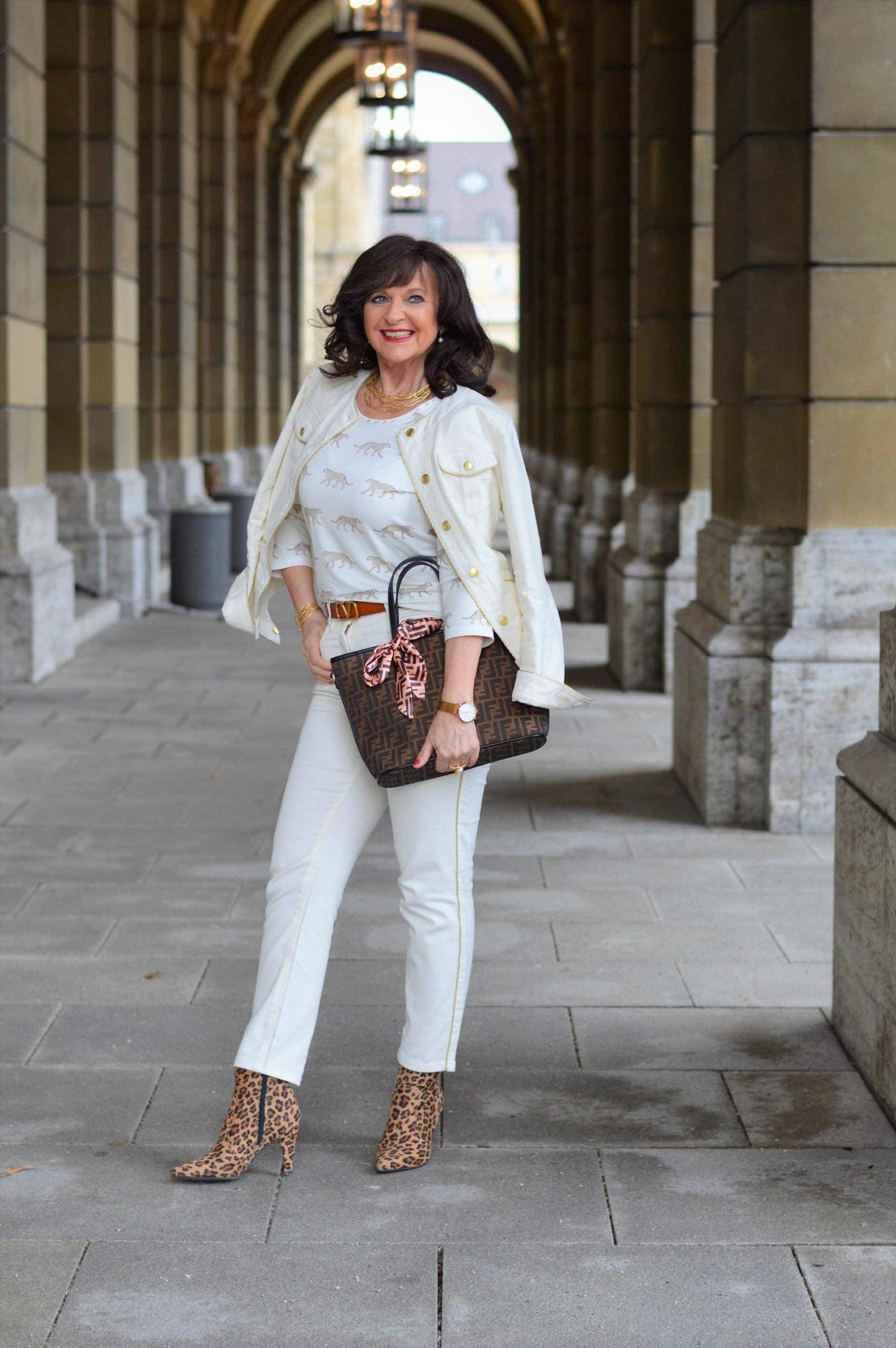 Frühlingslook 2021: Cremeweiß von MONA