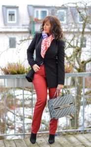 Lederhose in rot mit Longblazer