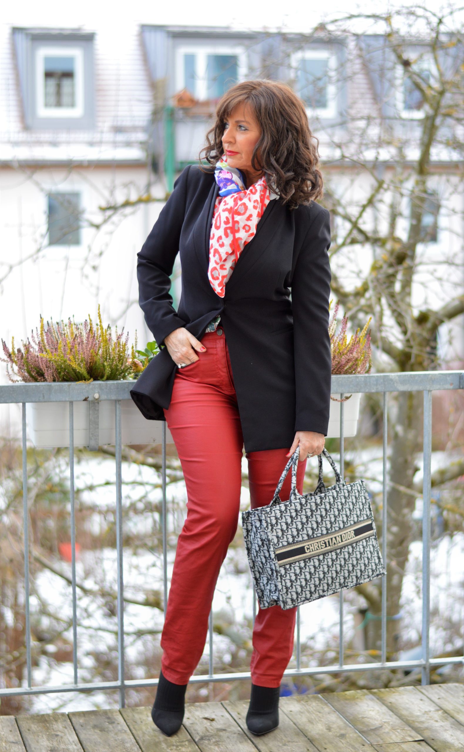 Lederhose in rot mit Longblazer