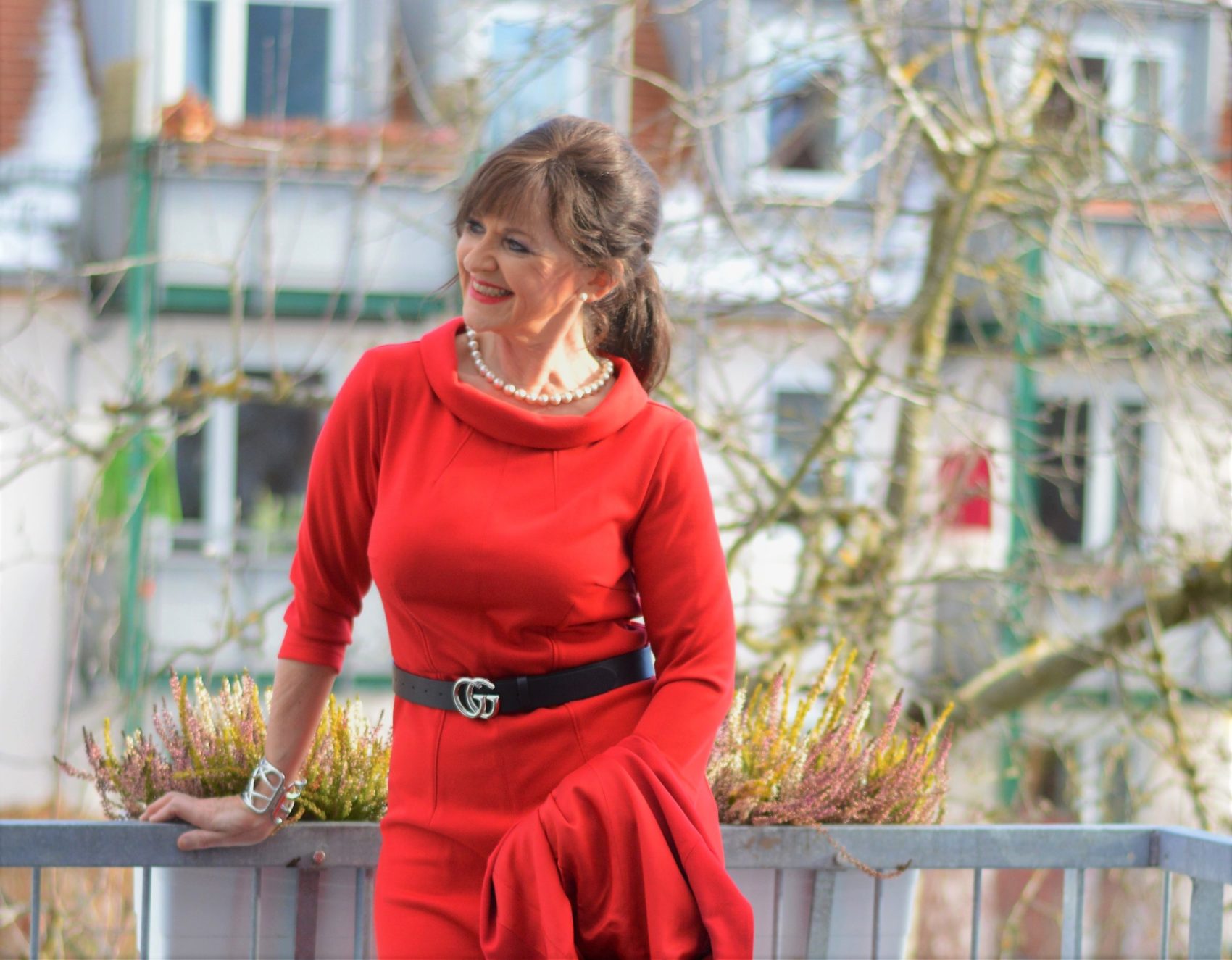 Rotes Kleid für Frauen 50plus