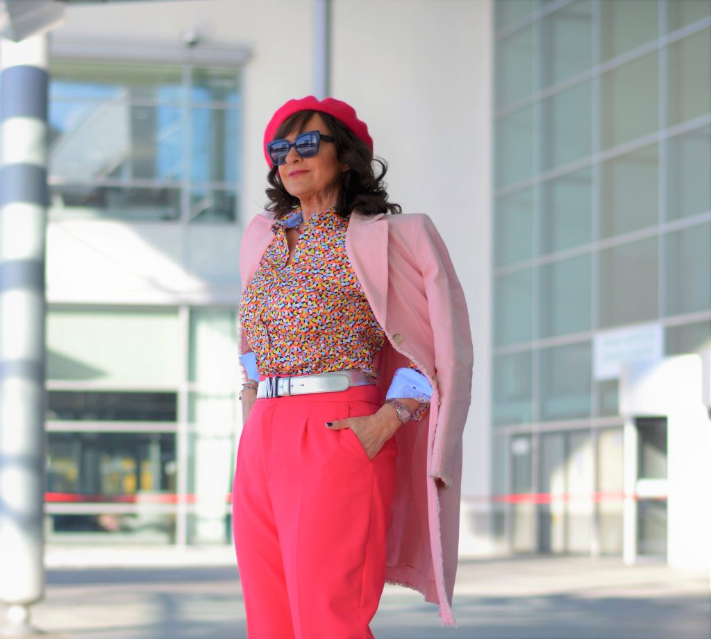 Stoffhose in pink mit Mantel