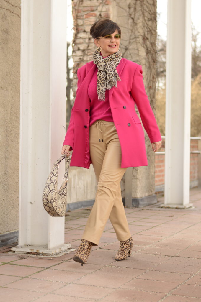 PRETTY IN PINK: Der Casual Business Look