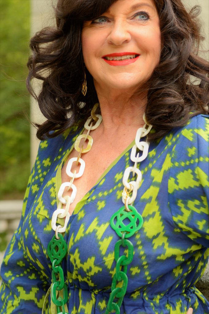 Grüne Hornkette Accessoires für den Sommer