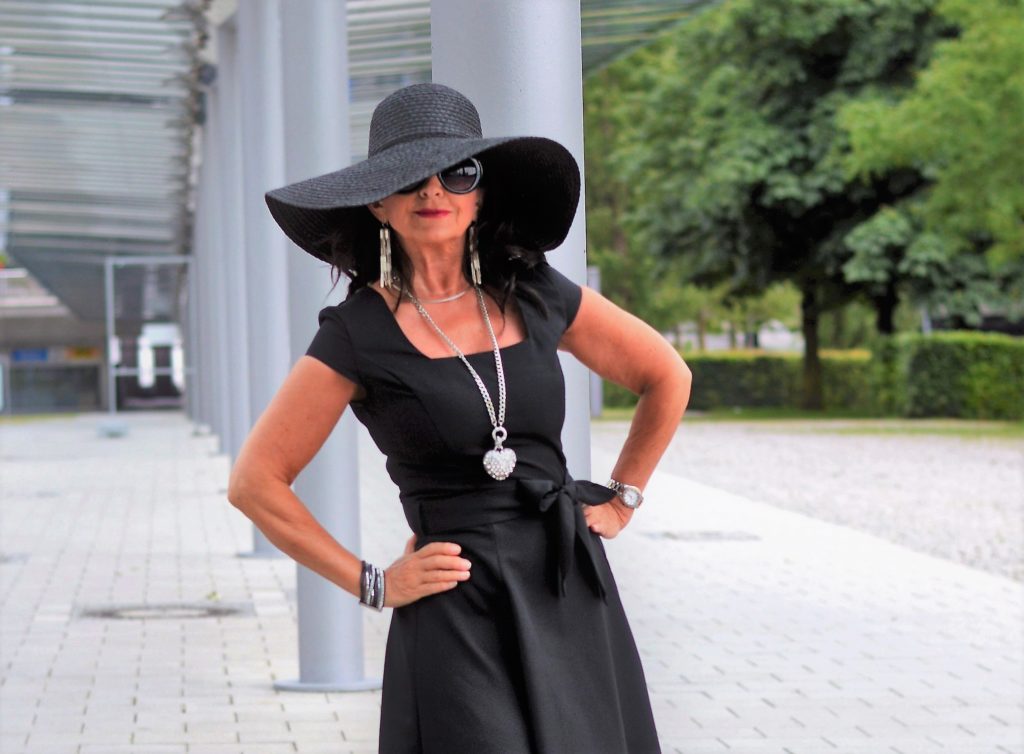 SCHWARZ IM SOMMER – geht denn das?