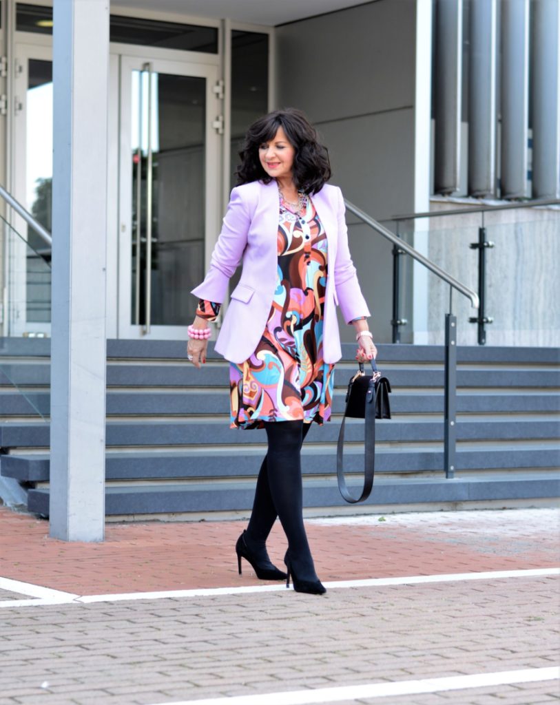 Lady 50plus mit Herbstlook