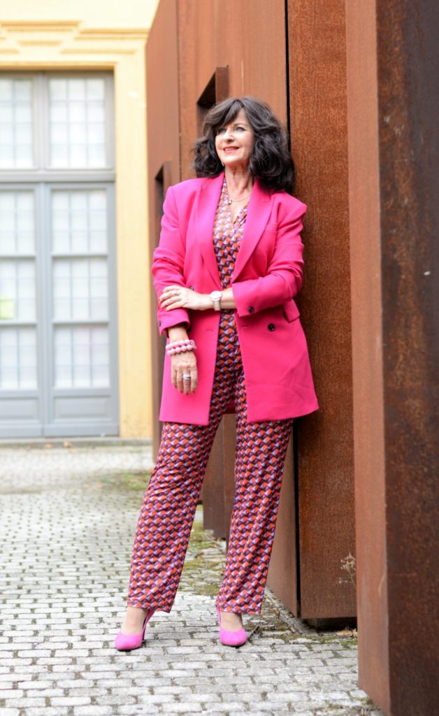 Lady 50plus im Jumpsuit