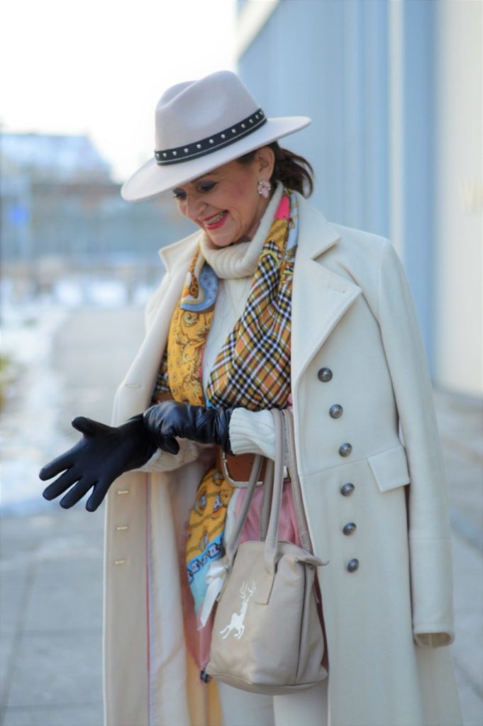 WINTERWEISS: Helle Farben im Winter kombinieren