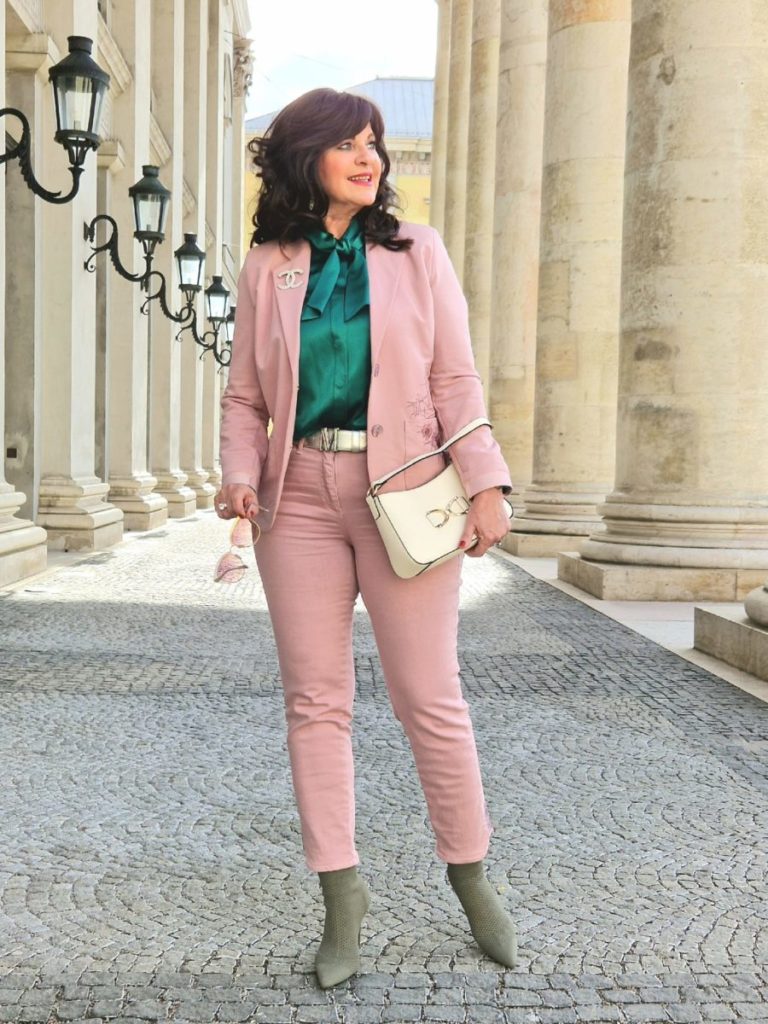 Frühlingsmode in Rose