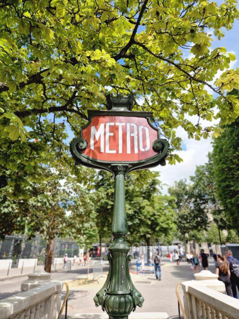 Lady 50plus in Paris