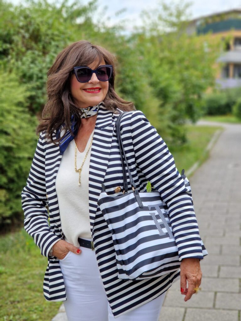 Streifenblazer mit Jeans