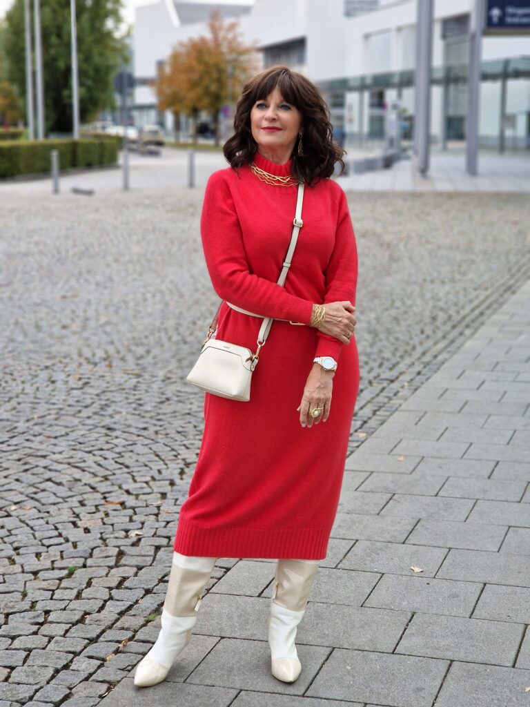 Rotes Strickkleid