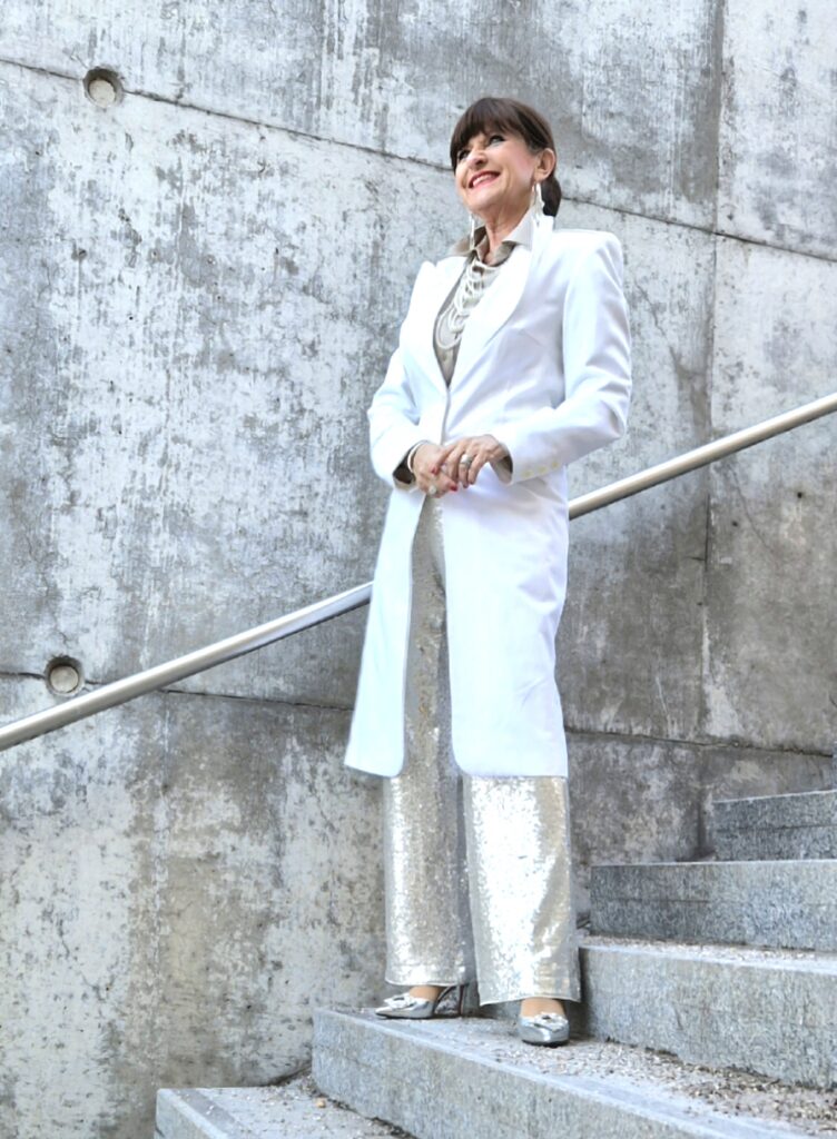 Weihnachtsoutfit mit Paillettenhose