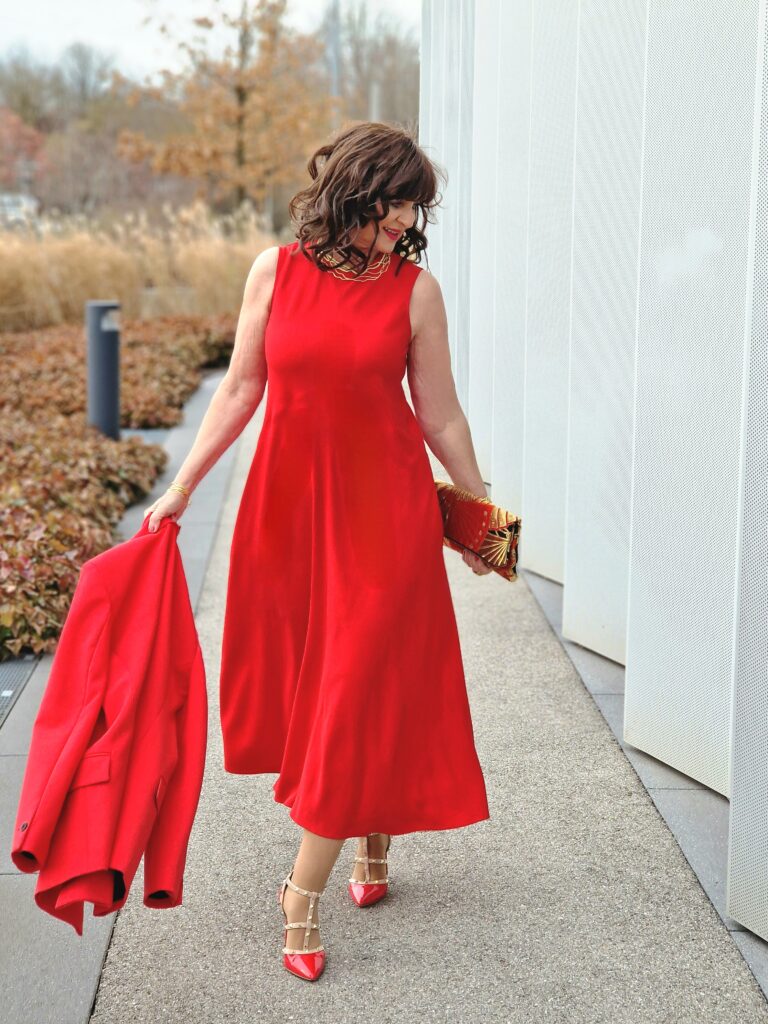 Elegant im roten Kleid Lady 50plus