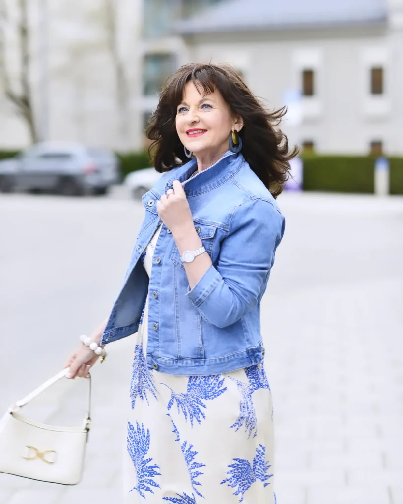 Jeansjacke zum Kleid