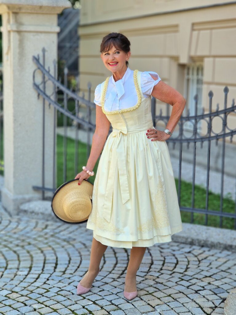 Dirndl Trends 2024 mit Lady 50plus