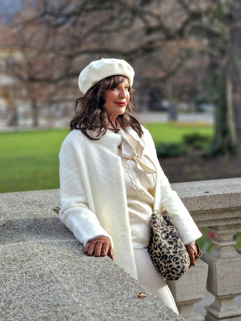 Winterweiß mit Baskenmütze