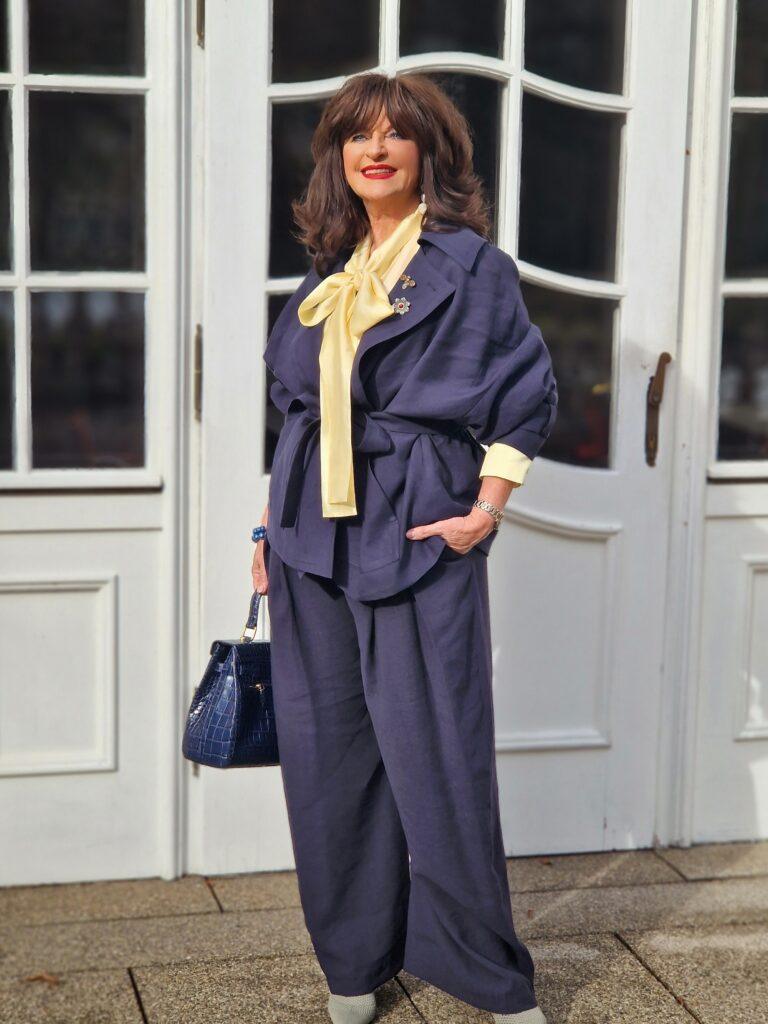Dunkelblauer Hosenanzug - Mode-Inspiration für Frauen 50plus