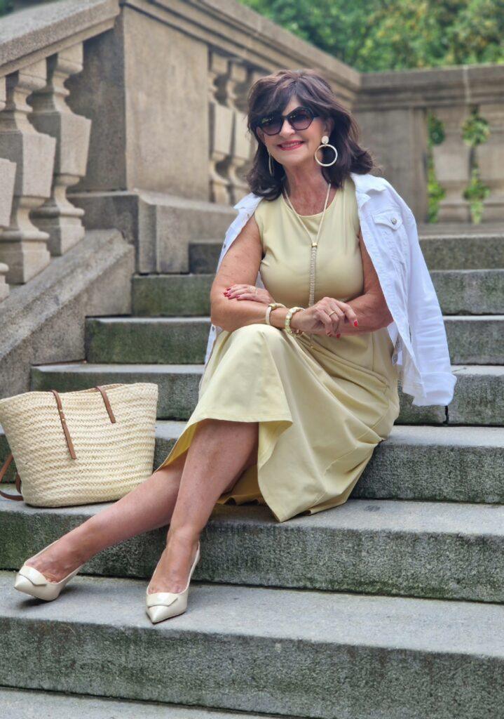 Gelbes Sommerkleid kombinieren