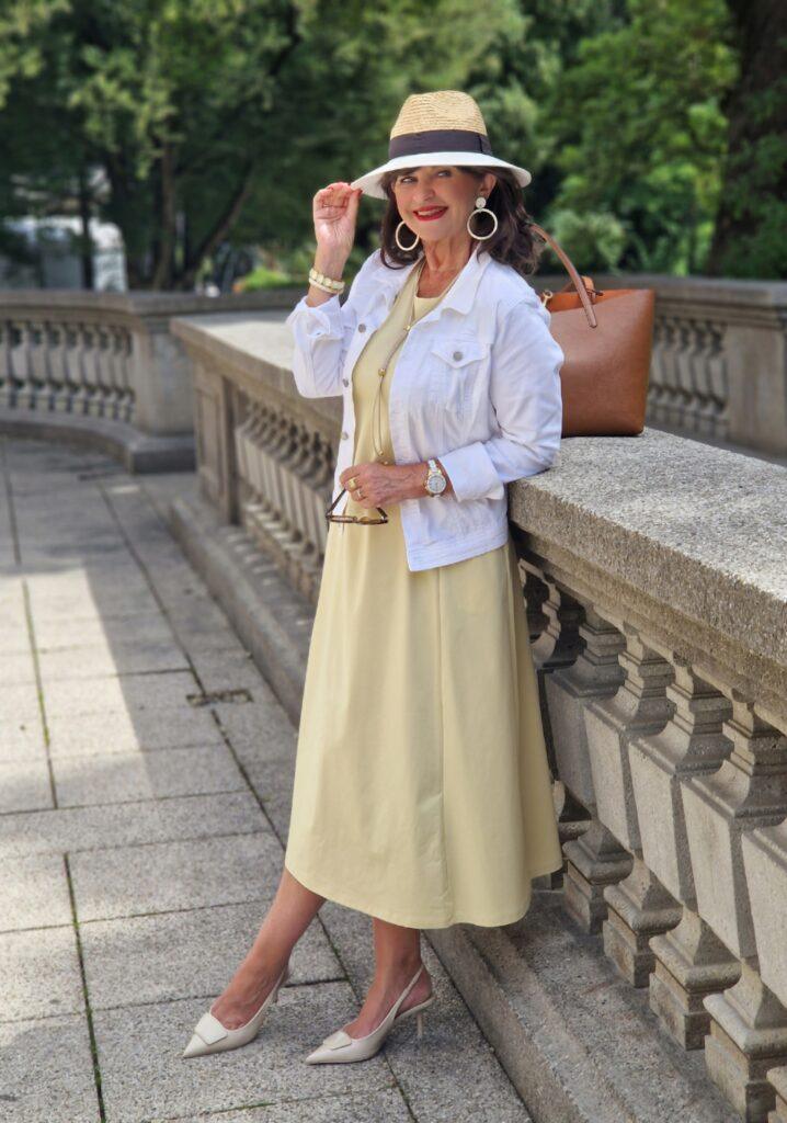 4 Styling Tipps für ein gelbes Sommerkleid
